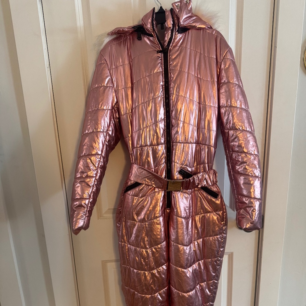 Metallic Pink Ski Suit Snowsuit w/ Faux Fur Hood – Women’s Small